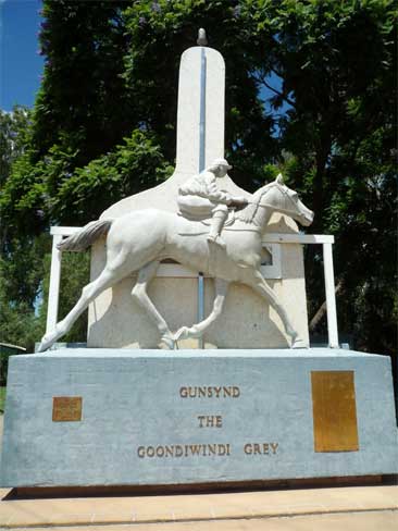 Gunsynd-horse-monument-Goondiwindi